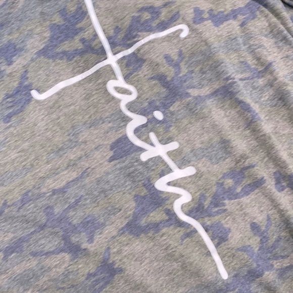 Faith camouflage T-shirt size large - Picture 4 of 7
